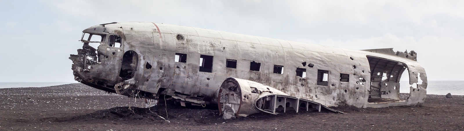 Picture of a crashed plane hull.